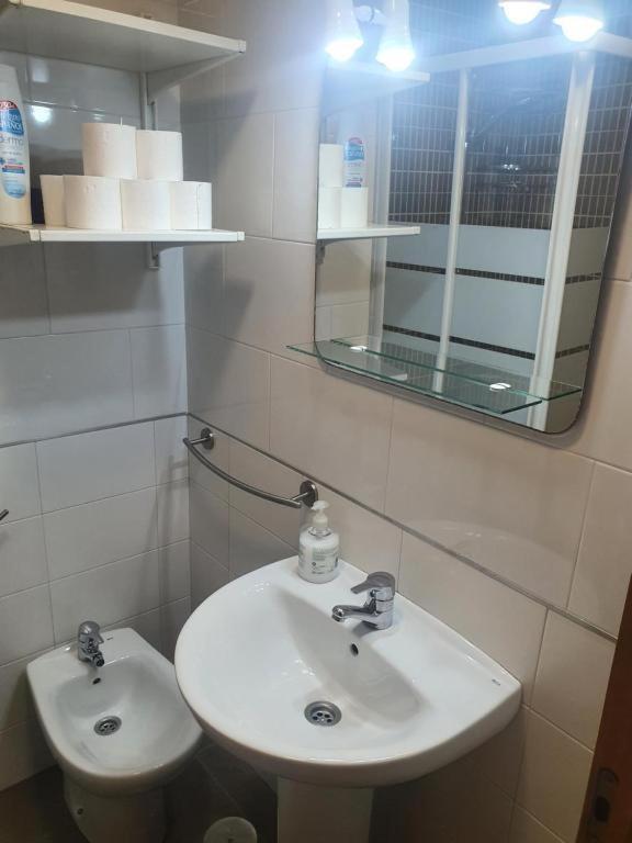 3F, Aire Acondic, 80M2, 2 Dormitorios, 4 Huespedes, Wifi Gratis La Línea de la Concepción Zewnętrze zdjęcie